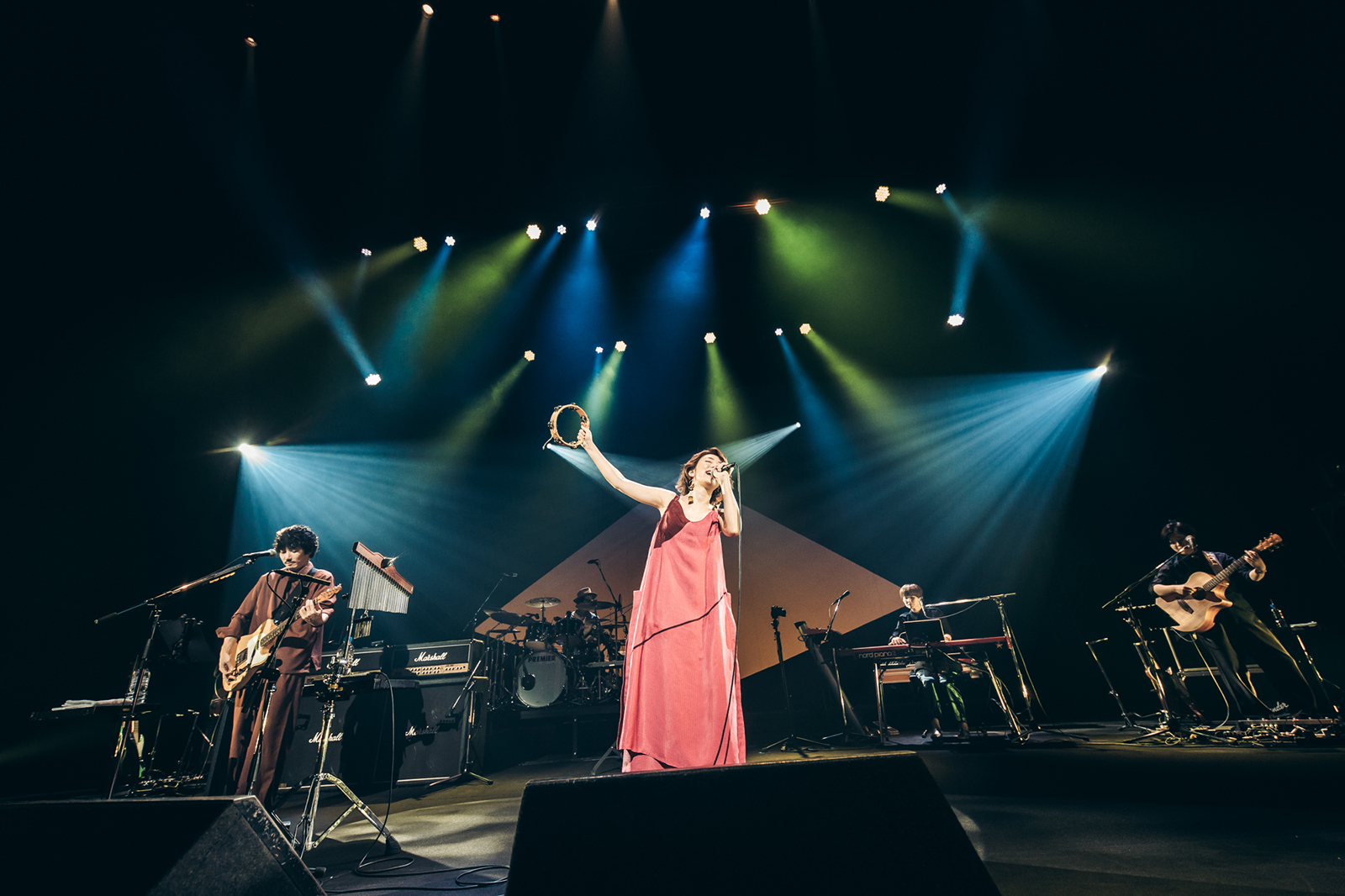 新体制から5ヵ月 Moumoonの現在を2人にインタビュー エイベックス ポータル Avex Portal