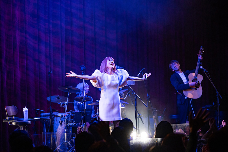 hitomi】9年ぶりのライブで「LOVE2000」「CANDY GIRL」など名曲を12曲