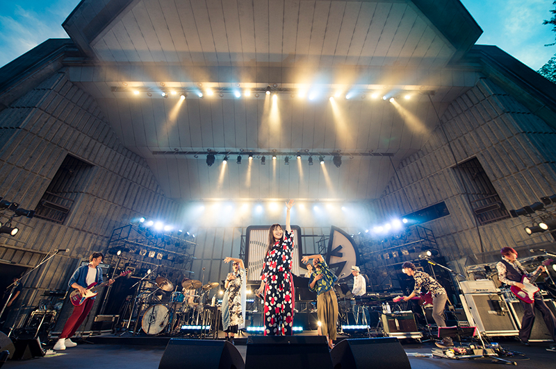 大塚 愛、15年間の全シングル曲を披露した特別なアニバーサリーライブ