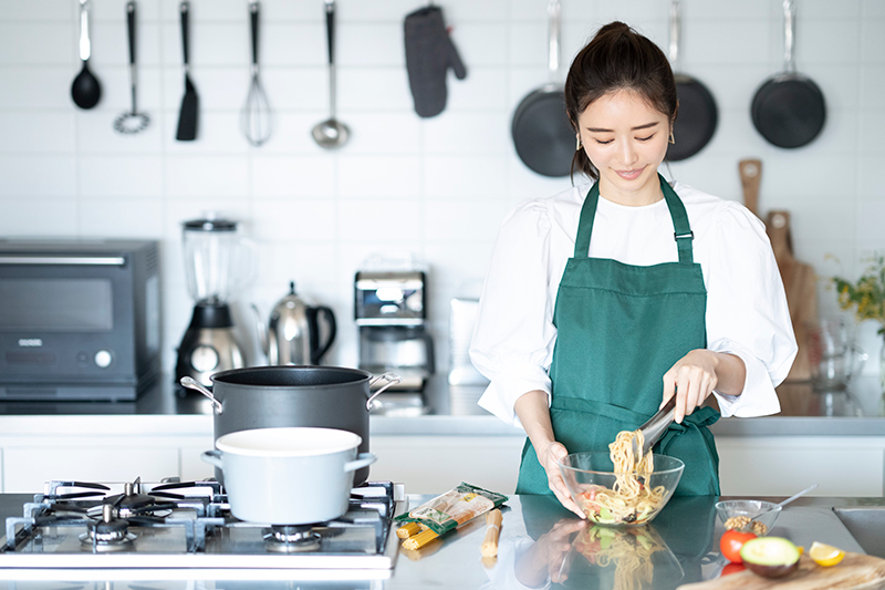 加治ひとみ「ZENBヌードル」アンバサダーに就任！ | エイベックス
