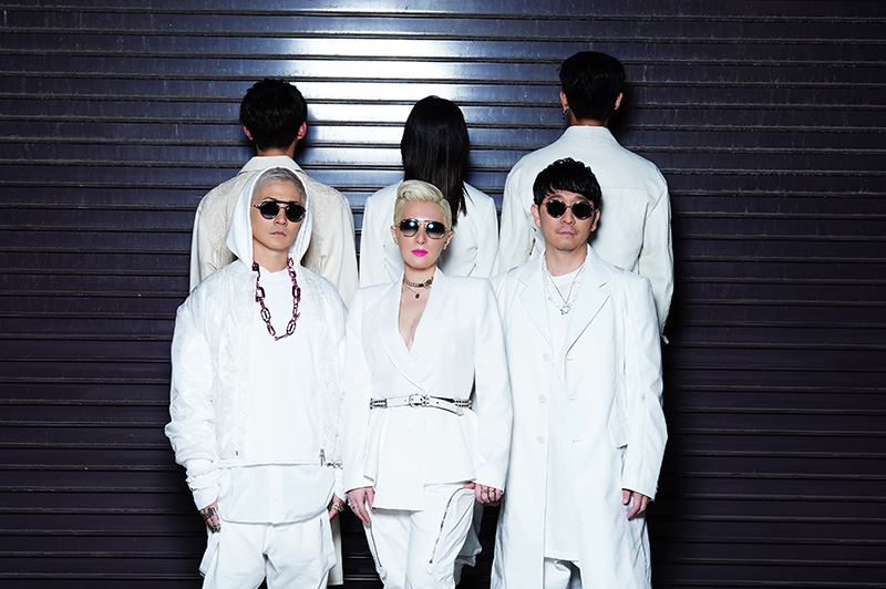 m-flo♡(loves) Who?が再始動！ 後ろ姿が公開された謎の新ボーカルはいったい誰なのか！？ 新曲「tell me tell me / m- flo♡◯◯◯◯◯u0026 ◯◯◯◯u0026 ◯◯◯◯」が３月６日にいよいよ配信！ | エイベックス・ポータル - avex portal